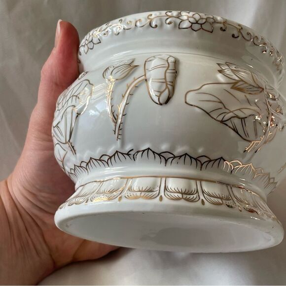 Small White and Gold lotus flower water Lily Ceramic pot planter or for Incense - Picture 5 of 16